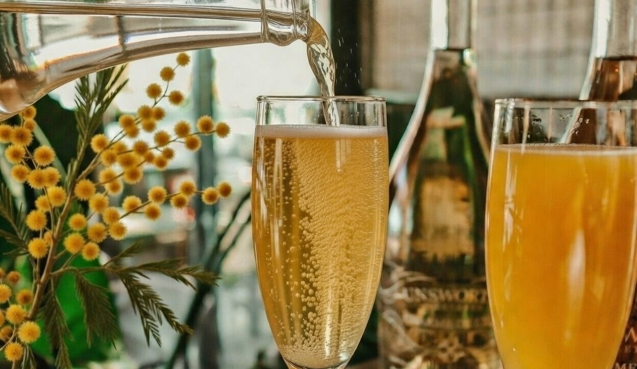 Cocktail Mimosa, bollicine e ironia tutta al femminile