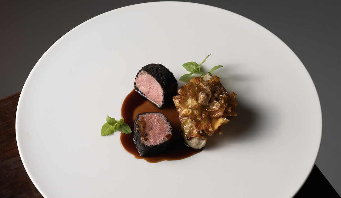 Agnello di Pasqua: tradizione, fuoco e un tocco di malizia in cucina